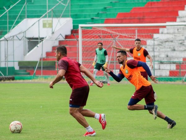Liga de Portoviejo busca sumar puntos ante Ciudad de Pedernales en el Reales Tamarindos