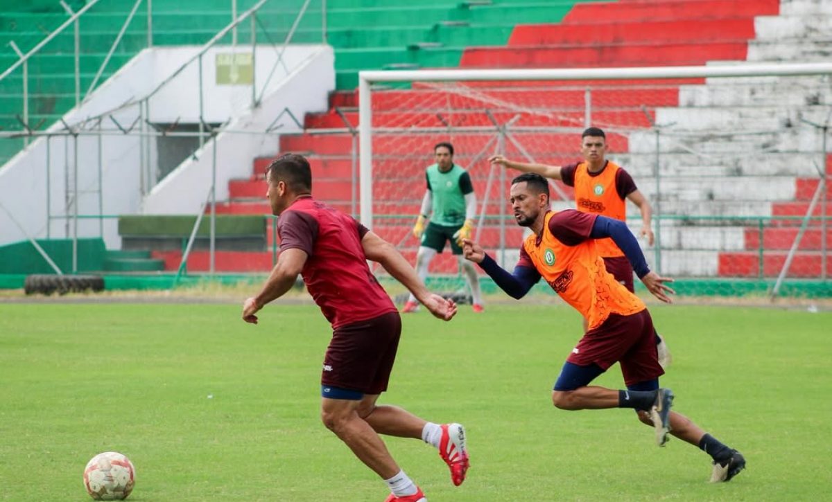 Liga de Portoviejo busca sumar puntos ante Ciudad de Pedernales en el Reales Tamarindos