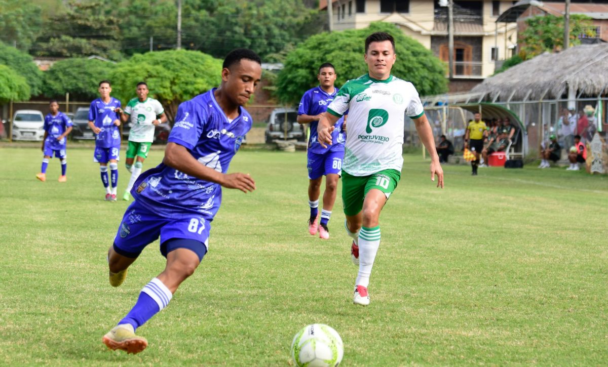 Liga de Portoviejo golea a Indeco en el estadio Los Azules de Rocafuerte