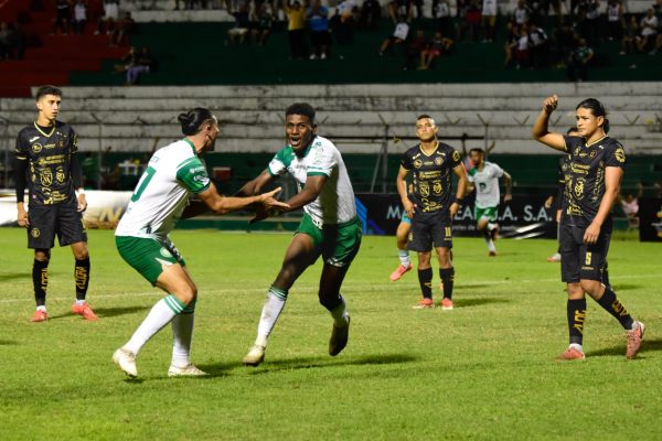 Liga de Portoviejo vence por 2-1 a LDU El Carmen en el Reales Tamarindos