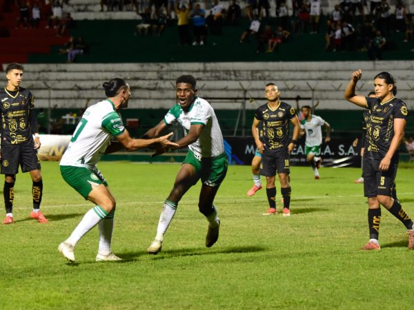 Liga de Portoviejo vence por 2-1 a LDU El Carmen en el Reales Tamarindos