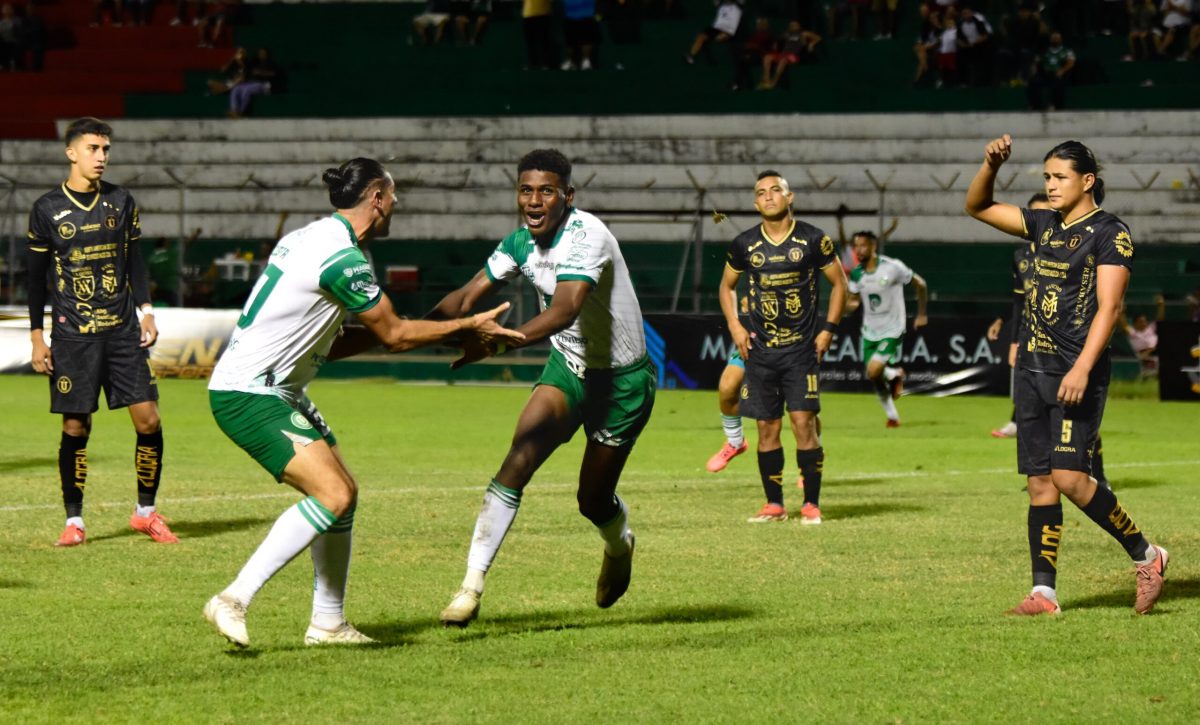 Liga de Portoviejo vence por 2-1 a LDU El Carmen en el Reales Tamarindos