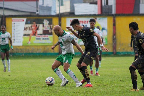 Liga de Portoviejo y LDU El Carmen disputan el liderato del Grupo A en Manabí