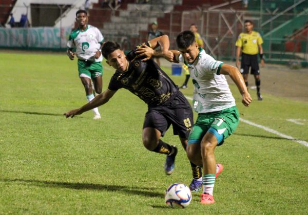 Liga de Portoviejo y LDU El Carmen se disputan el liderato del Grupo A en Manabí