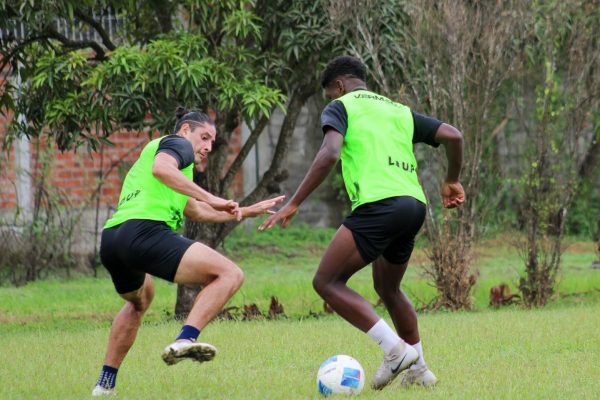 Liga de Portoviejo y LDU El Carmen se disputan el liderato del Grupo A