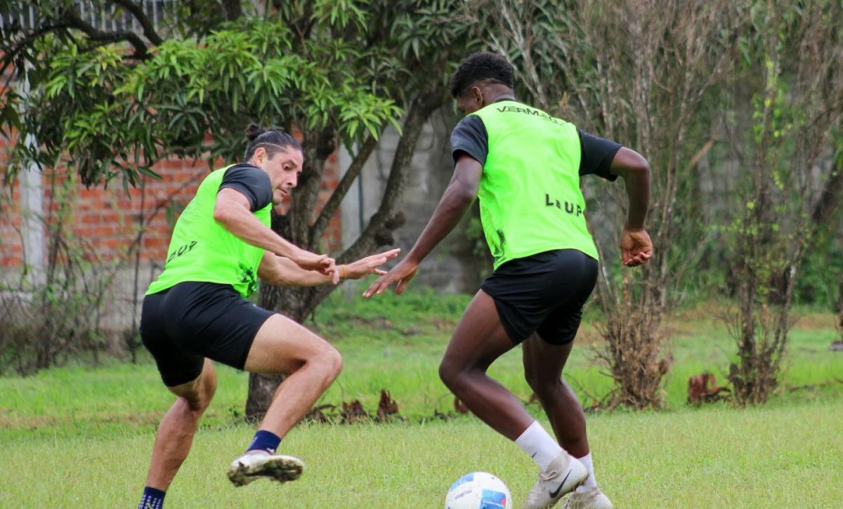 Liga de Portoviejo y LDU El Carmen se disputan el liderato del Grupo A