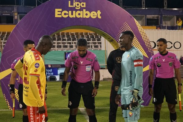 Árbitros de la Liga Pro.