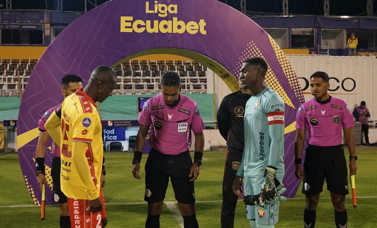 Árbitros de la Liga Pro.