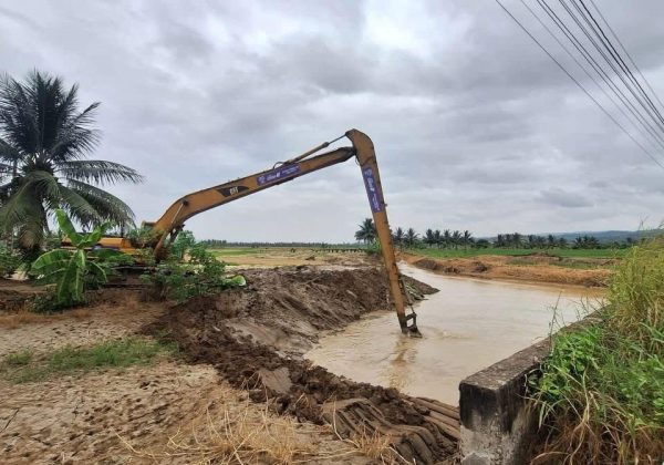 Limpian canal Las Maravillas para prevenir inundaciones en temporada de lluvias