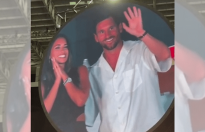Lionel Messi y Antonela Roccuzzo son captados por la “kiss cam” durante concierto de Coldplay