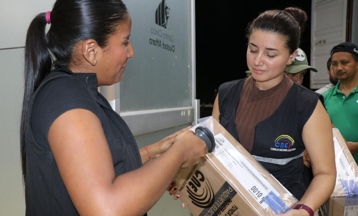 Llegan 3.979 paquetes electorales a Montecristi para Segunda Vuelta 2025