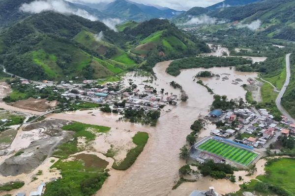 Lluvias intensas en Ecuador afectan a más de 2.100 personas y dejan dos muertos