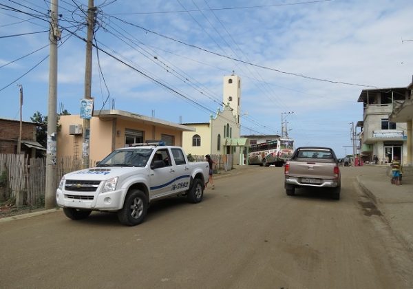 Policía investiga denuncias por vacunas y tráfico de tierras en zonas rurales de Montecristi.