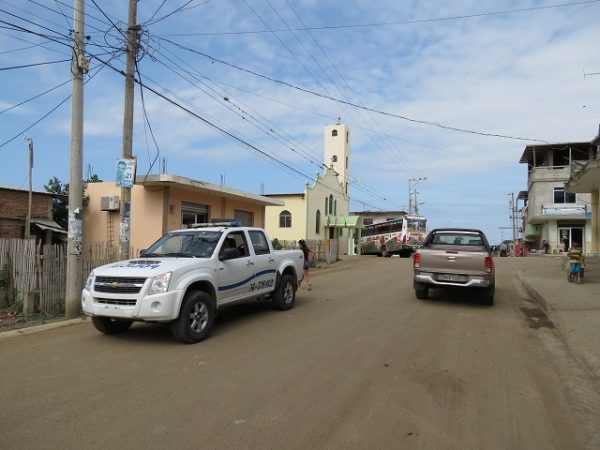Policía investiga denuncias por vacunas y tráfico de tierras en zonas rurales de Montecristi.