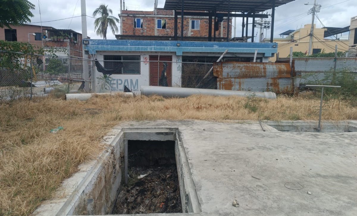 Eduardo Jurado, señaló que de la estación de bombeo de la parroquia Los Esteros salen al mar 15 mil metros cúbicos de aguas residuales.