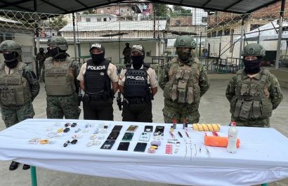 Los artículos decomisados en la cárcel de mujeres en Portoviejo quedaron bajo custodia policial.