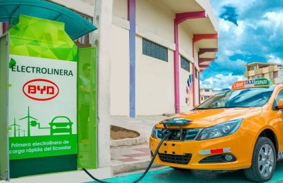 Los carros eléctricos se pueden cargar en el domicilio con energía de 220 voltios.