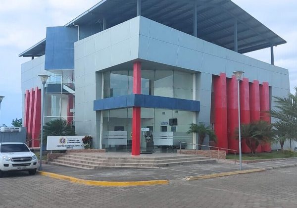 Los cuerpos de la pareja fueron trasladados al centro forense de Manta para la autopsia de rigor.