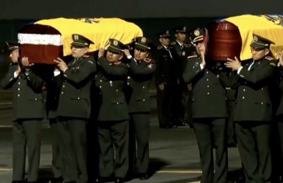 Los cuerpos de once militares asesinados durante un operativo contra la minería ilegal en Alto Punino, llegaron a Quito.