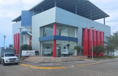 Los cuerpos fueron trasladados al centro forense de Manta para la autopsia de rigor.