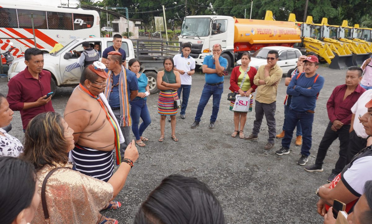 Los dirigentes de la etnia reclamaron por el mal estado de la vialidad en comunas tsáchilas, en Santo Domingo.