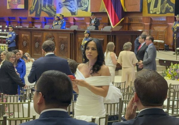 Los excorreístas Marcela Holguín y Fausto Jarrín asistieron a la posesión de Daniel Noboa en la Asamblea