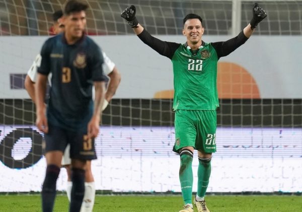 Los futbolistas ecuatorianos Gonzalo Valle y Piero Hincapié figuran en el once ideal de las fechas 15 y 16 de las eliminatorias sudamericanas rumbo al Mundial 2026.