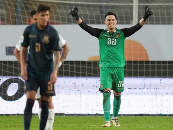 Los futbolistas ecuatorianos Gonzalo Valle y Piero Hincapié figuran en el once ideal de las fechas 15 y 16 de las eliminatorias sudamericanas rumbo al Mundial 2026.