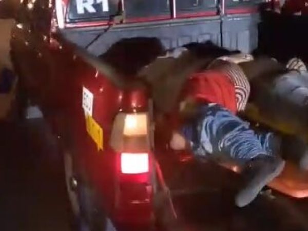Los heridos fueron trasladados a un hospital de Portoviejo donde uno de ellos falleció.