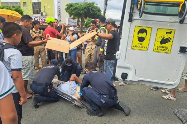 Los heridos fueron trasladados a una casa de salud para recibir atención médica especializada.