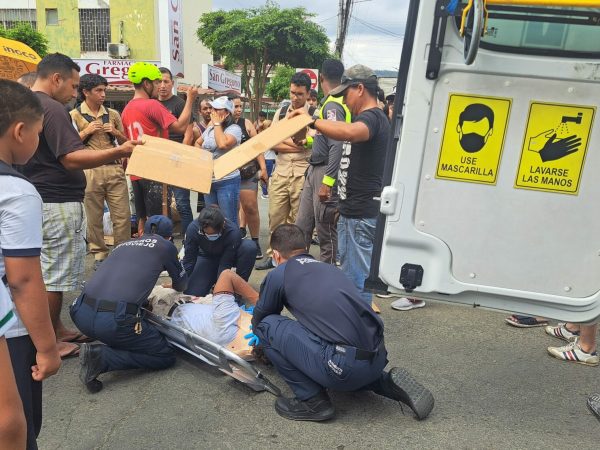 Los heridos fueron trasladados a una casa de salud para recibir atención médica especializada.
