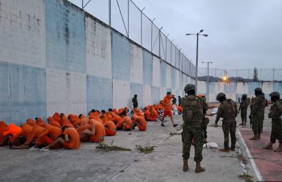 Los internos fueron llevados a los patios de la cárcel mientras se realizaba la inspección en las celdas.