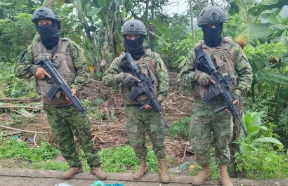 Los militares brindaron la seguridad para los ciudadanos en la parroquia Chanduy en Santa Elena.