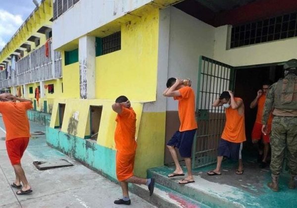 Los reos fueron sacados de sus celdas durante las revisiones en los pabellones.