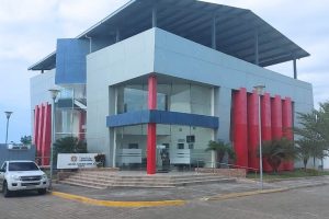 Los restos hallados en San Plácido reposan en el centro forense de Manta a la espera de su identificación.