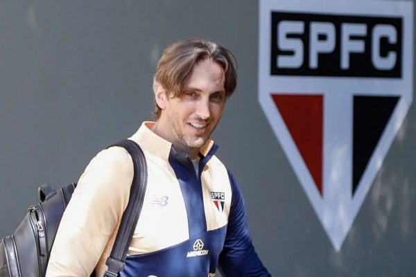 Luis Zubeldía, entrenador argentino, dejó de ser el director técnico del São Paulo FC, de Brasil, tras presentar su renuncia.