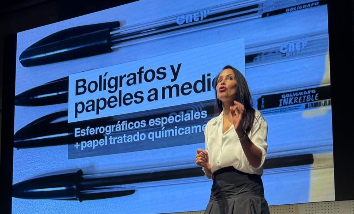 Luisa González compartió su tesis sobre supuesta tinta transferible en una cumbre internacional. (X).