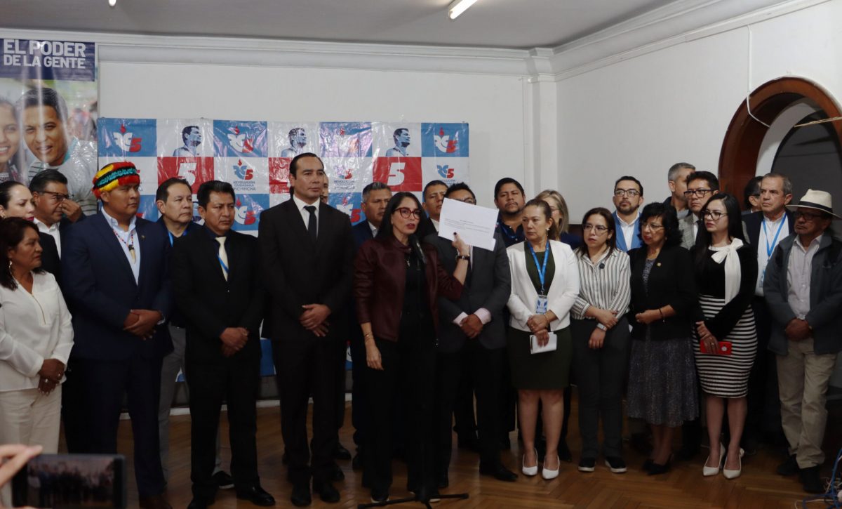 Luisa González desafía a Daniel Noboa y respalda el paro nacional convocado por la Conaie en Ecuador.