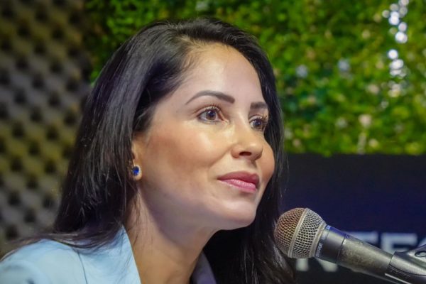 Luisa González descarta que haya crisis en Revolución Ciudadana, pese a la salida de cinco de sus legisladores. (X).