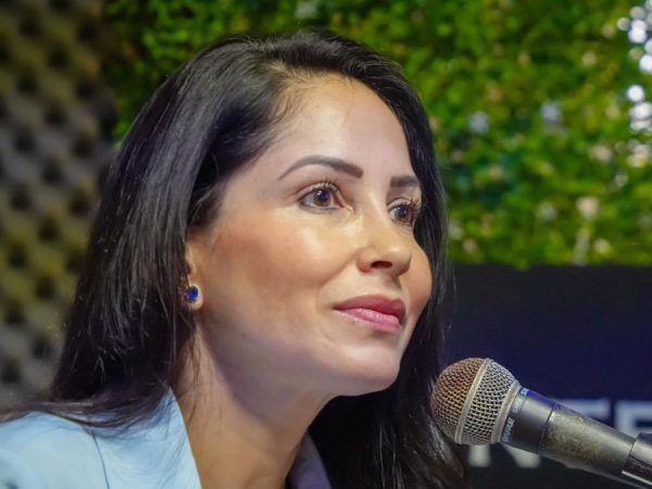 Luisa González descarta que haya crisis en Revolución Ciudadana, pese a la salida de cinco de sus legisladores. (X).