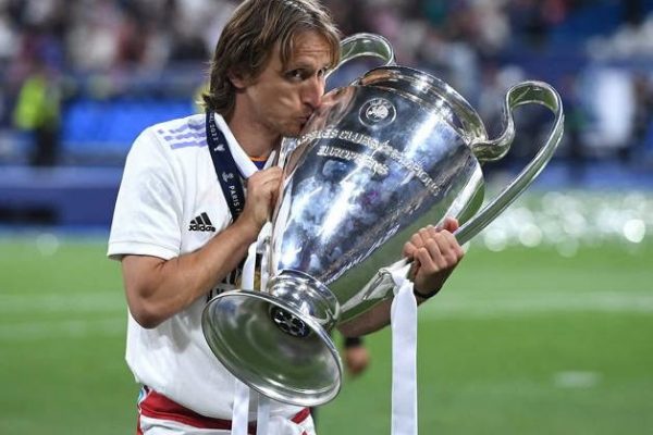 Luka Modrić, legendario centrocampista croata, confirmó su salida del Real Madrid al concluir su contrato tras el Mundial de Clubes en julio de 2025.