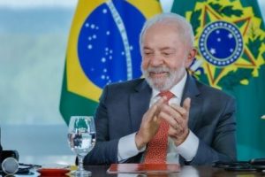 Luiz Inácio Lula da Silva, confirmó que será candidato en las elecciones presidenciales de 2026, si su salud lo permite.