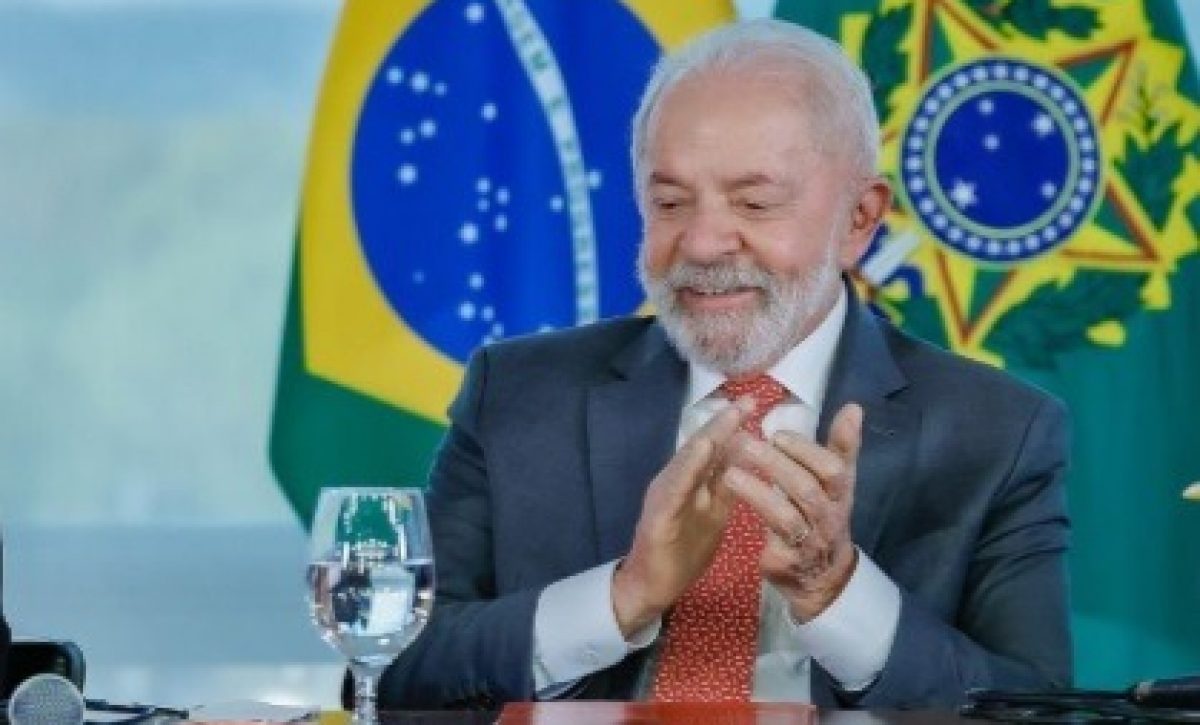 Luiz Inácio Lula da Silva, confirmó que será candidato en las elecciones presidenciales de 2026, si su salud lo permite.