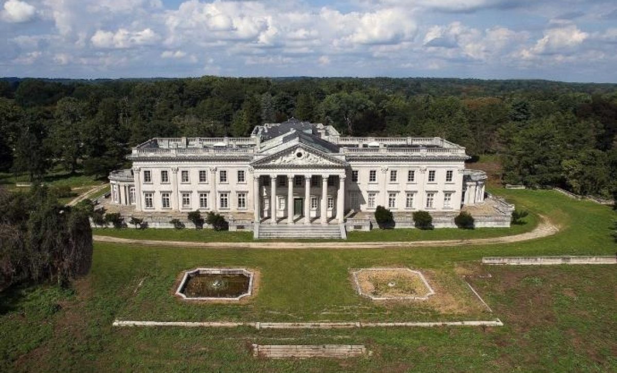 Lynnewood Hall, es una mansión neoclásica de 110 habitaciones que se construyó entre 1897 y 1899 y que aún existe.