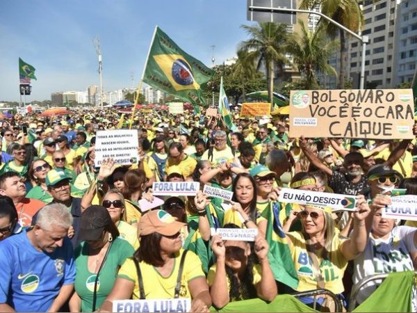 Foto /Europa Press: Simpatizantes de Jair Bolsonaro en la playa de Copacabana, en Río de Janeiro (Archivo)