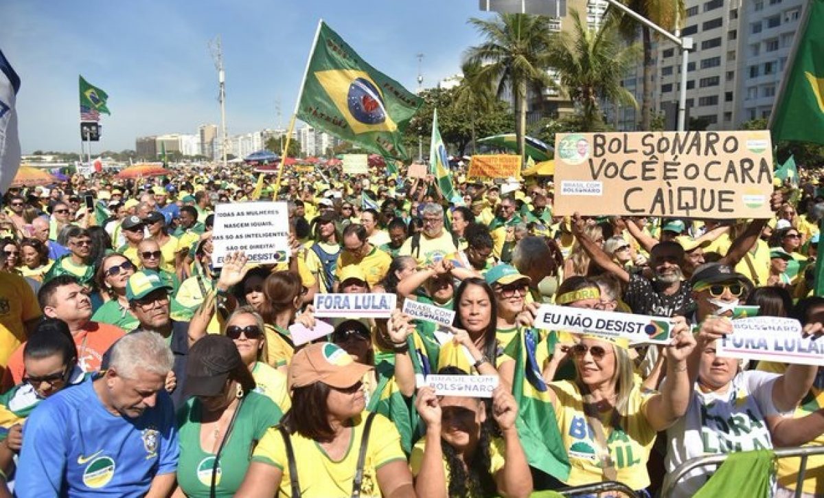 Foto /Europa Press: Simpatizantes de Jair Bolsonaro en la playa de Copacabana, en Río de Janeiro (Archivo)