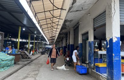 Las losas de hormigón en algunos tramos de la infraestructura, han cedido.