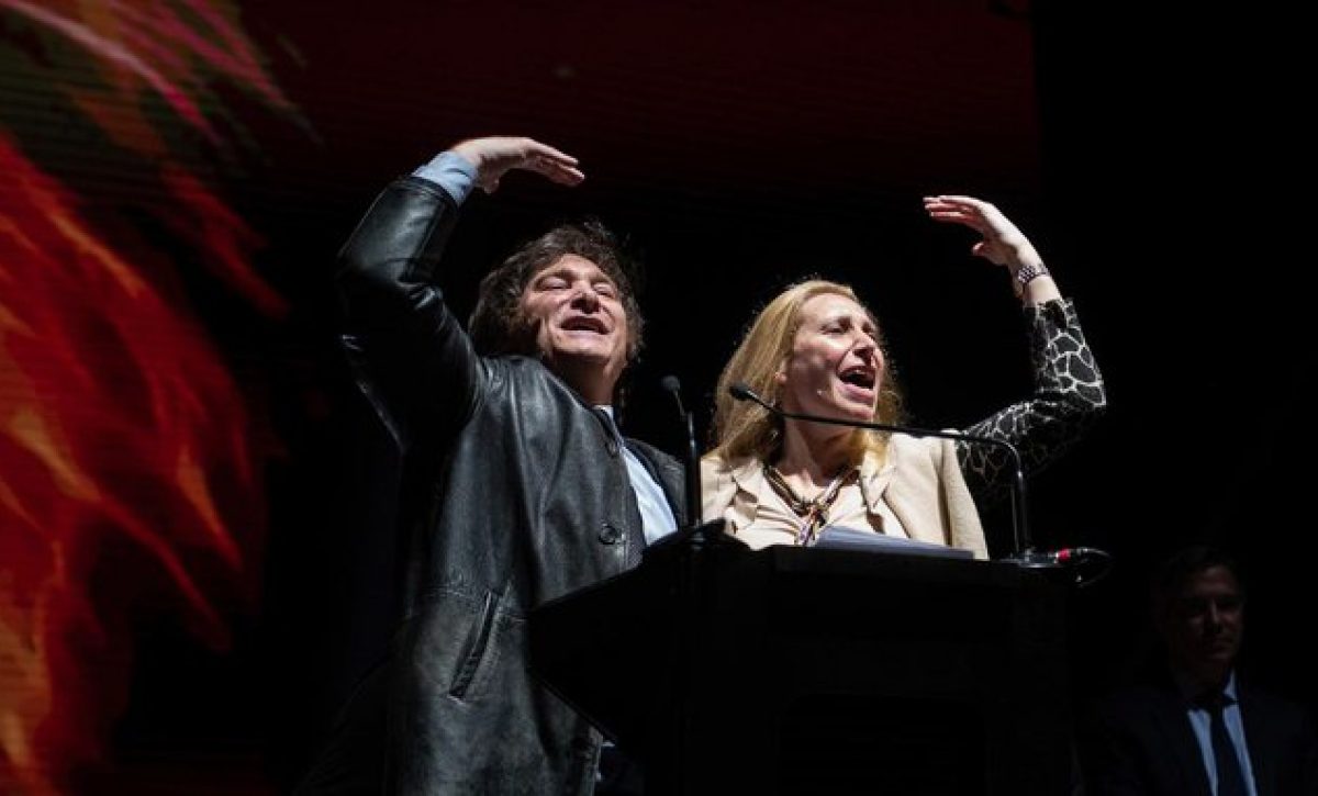 Los casos de corrupción acorralan a los hermanos Milei a las puertas de las legislativas de octubre.