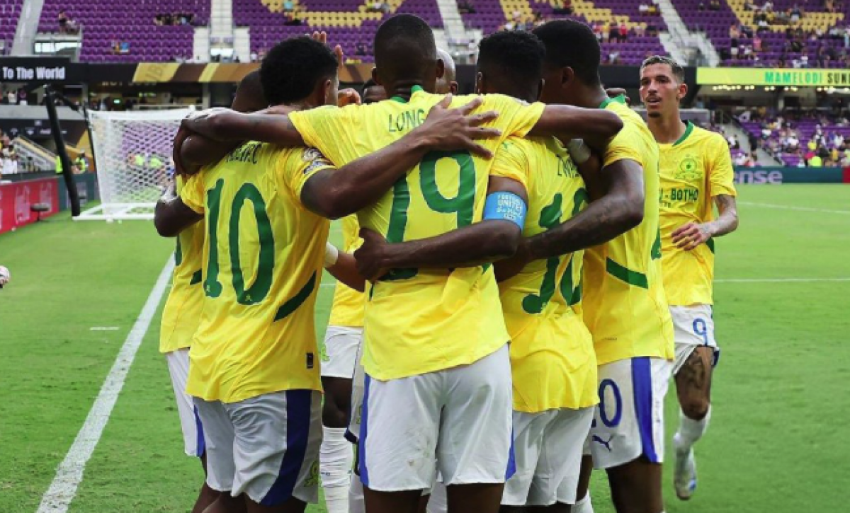 Mamelodi Sundowns vs Borussia Dortmund.