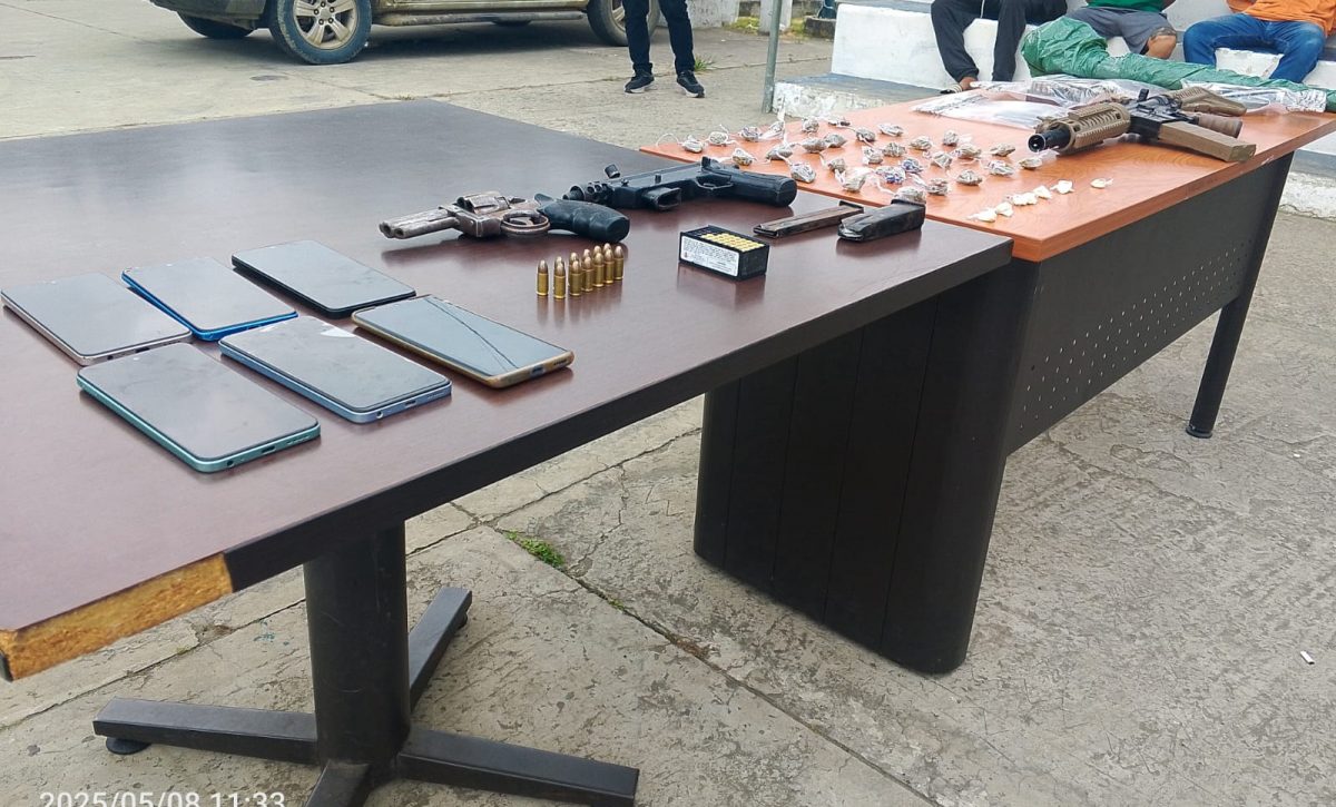 Manabí 15 allanamientos resultan en decomisos de armas, droga, liberación de una víctima y 12 detenidos